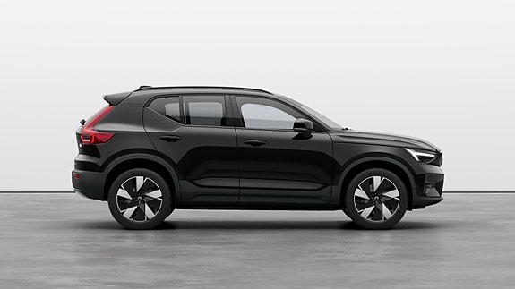Volvo XC40 2 of 27