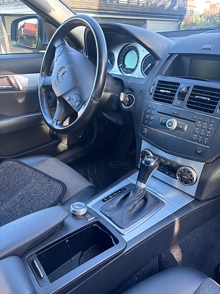 Mercedes-Benz C200 d 15 of 16