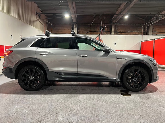 Audi e-tron 8 of 18