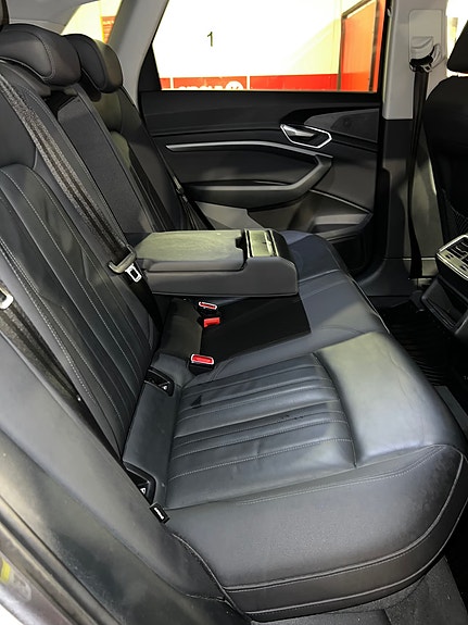 Audi e-tron 11 of 18