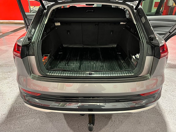 Audi e-tron 10 of 18