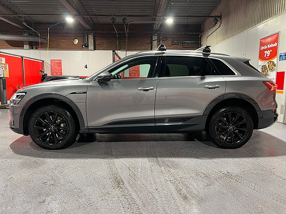 Audi e-tron 9 of 18
