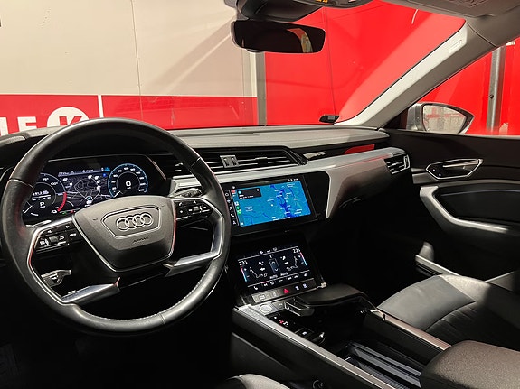 Audi e-tron 13 of 18