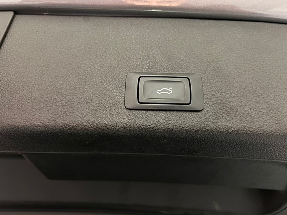 Audi e-tron 18 of 18
