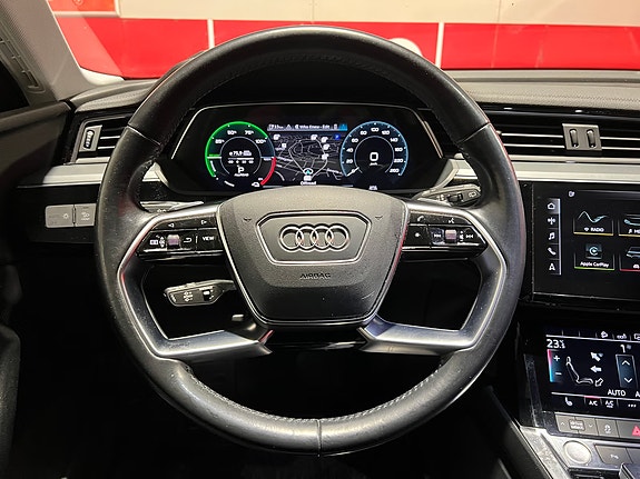 Audi e-tron 16 of 18