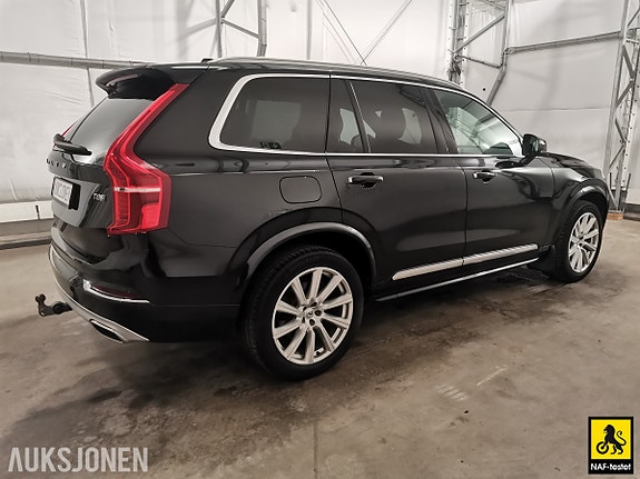 Volvo XC90 4 of 30