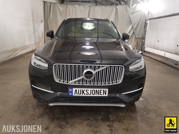 Volvo XC90 2 of 30
