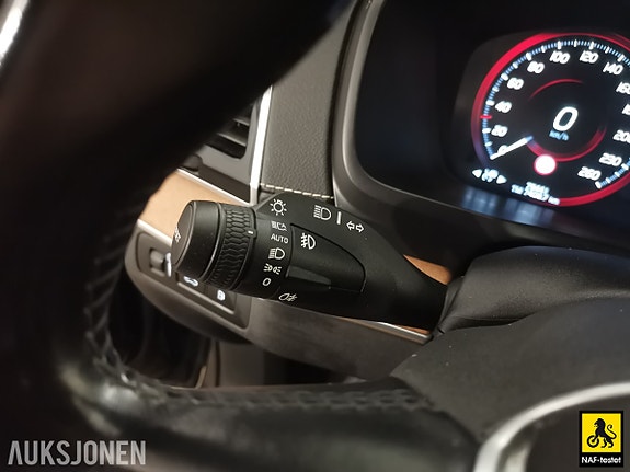 Volvo XC90 18 of 30