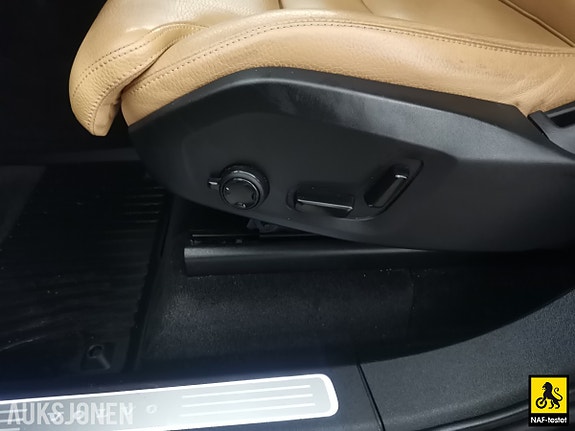 Volvo XC90 15 of 30