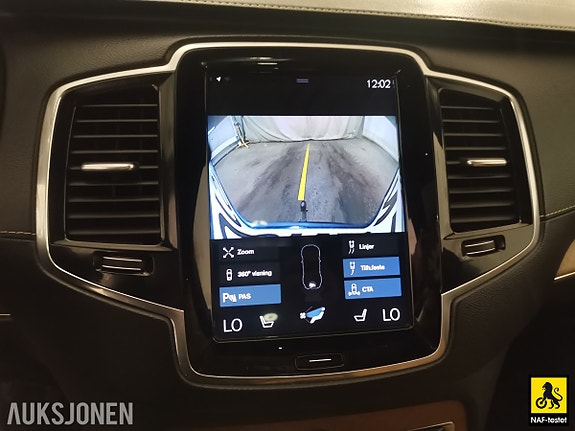 Volvo XC90 27 of 30