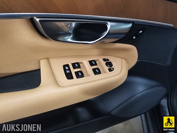 Volvo XC90 12 of 30
