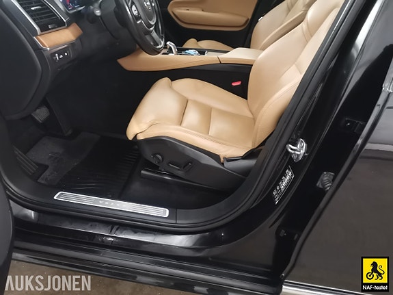 Volvo XC90 14 of 30