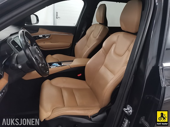 Volvo XC90 16 of 30