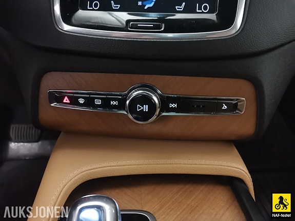 Volvo XC90 28 of 30