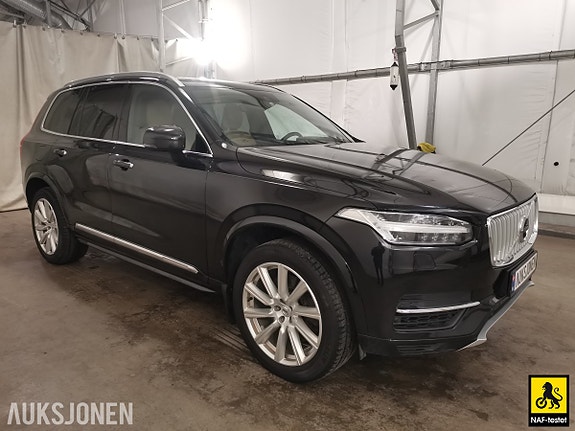 Volvo XC90 3 of 30