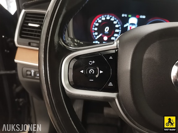 Volvo XC90 19 of 30