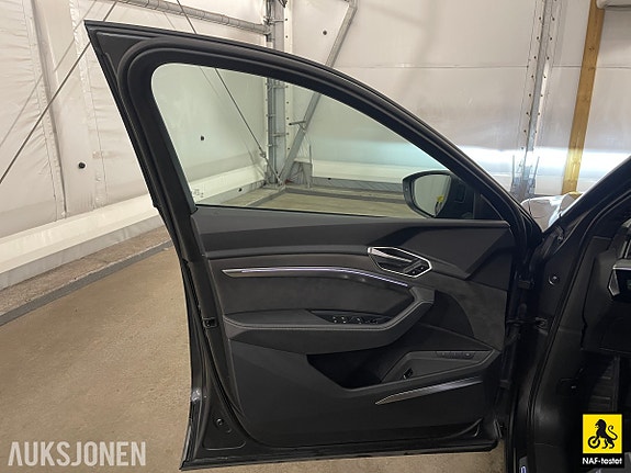 Audi e-tron 9 of 30