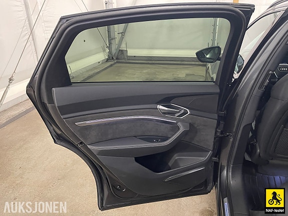 Audi e-tron 28 of 30