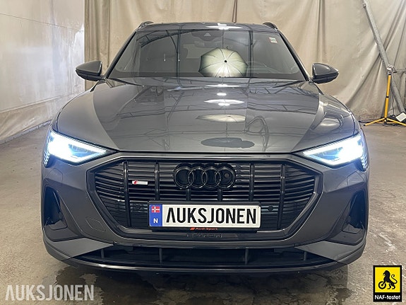 Audi e-tron 8 of 30