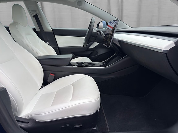 Tesla Model 3 10 of 13