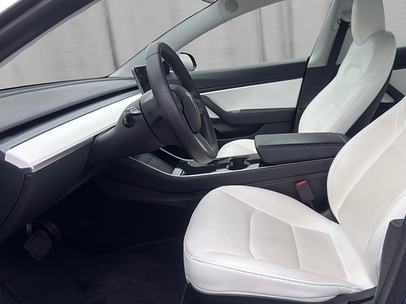 Tesla Model 3 9 of 13