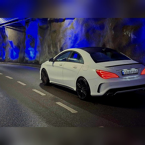 Mercedes-Benz CLA180 5 of 12