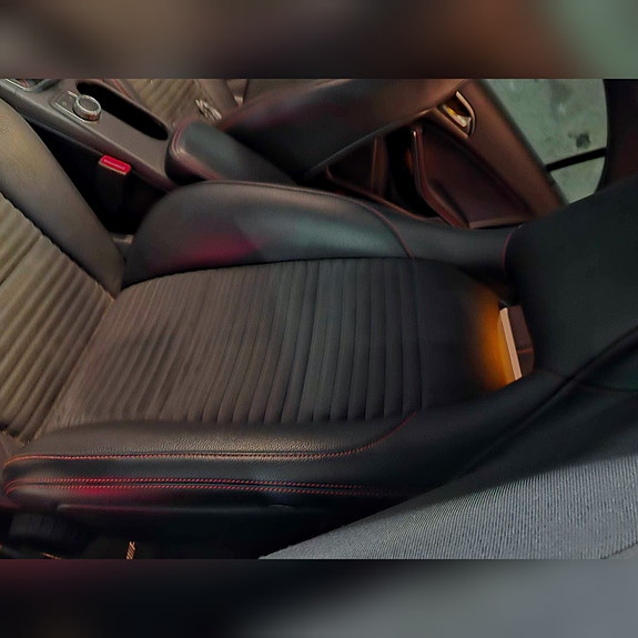 Mercedes-Benz CLA180 9 of 12