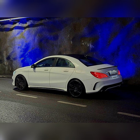 Mercedes-Benz CLA180 4 of 12