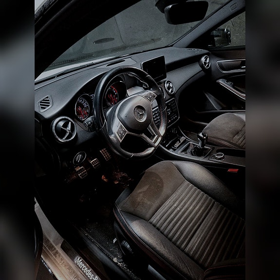 Mercedes-Benz CLA180 8 of 12