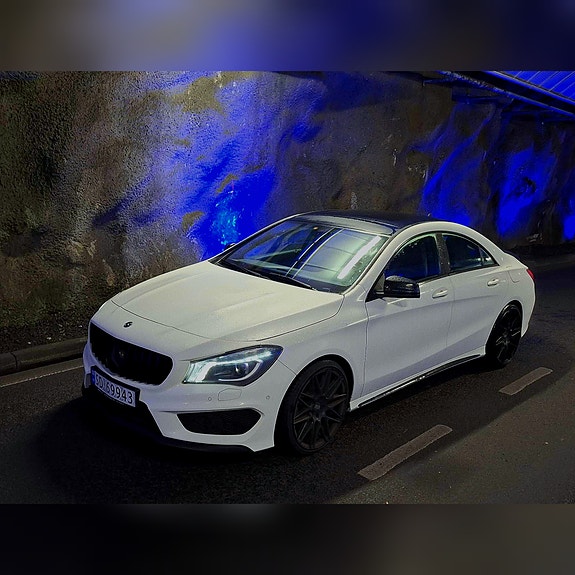 Mercedes-Benz CLA180 2 of 12