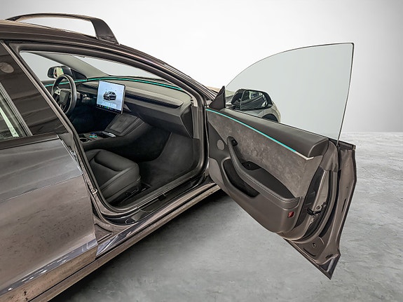 Tesla Model 3 17 of 30