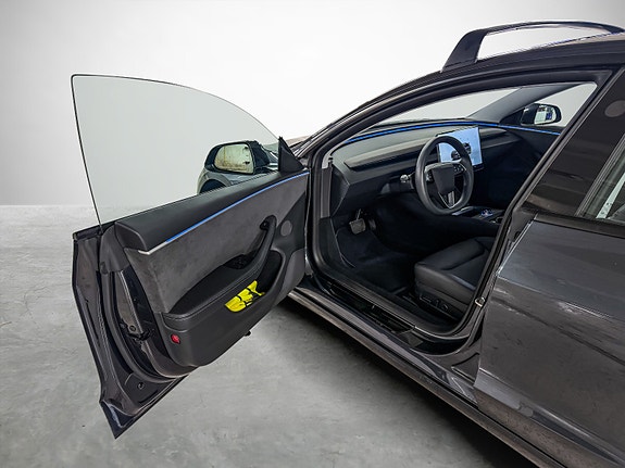 Tesla Model 3 9 of 30