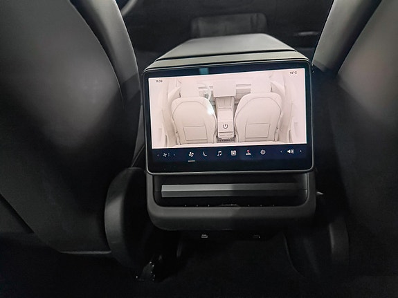 Tesla Model 3 21 of 30