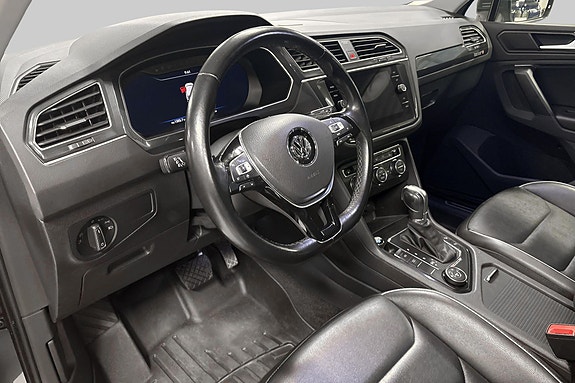 Volkswagen Tiguan 16 of 29