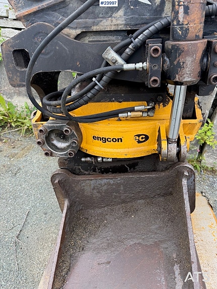 Komatsu PW130 hjulgraver m/engcon rotortilt og to skuffer 30 of 30