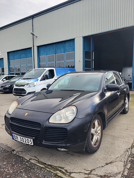 Porsche Cayenne S 3 of 19