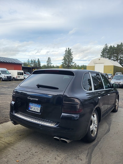 Porsche Cayenne S 7 of 19