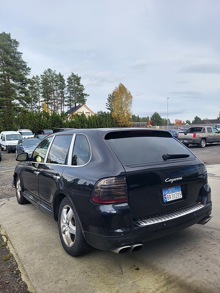 Porsche Cayenne S 6 of 19
