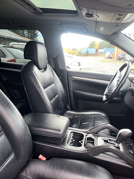 Porsche Cayenne S 11 of 19