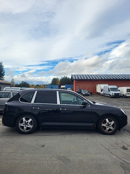 Porsche Cayenne S 5 of 19