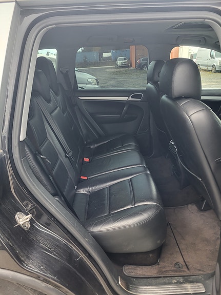 Porsche Cayenne S 13 of 19