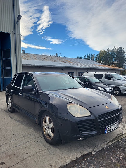 Porsche Cayenne S 2 of 19