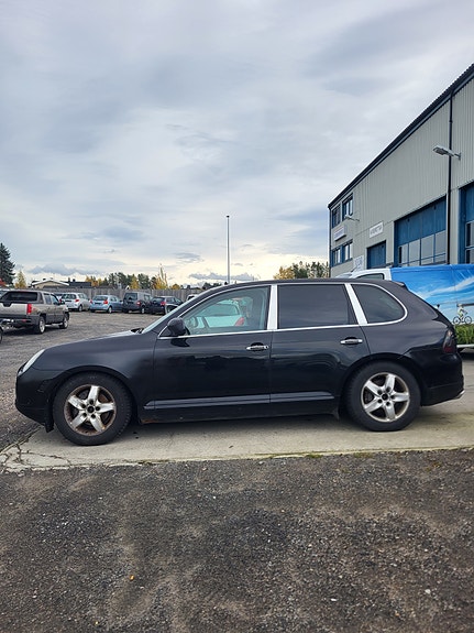 Porsche Cayenne S 4 of 19