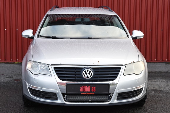 Volkswagen Passat 3 of 30