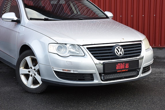 Volkswagen Passat 2 of 30