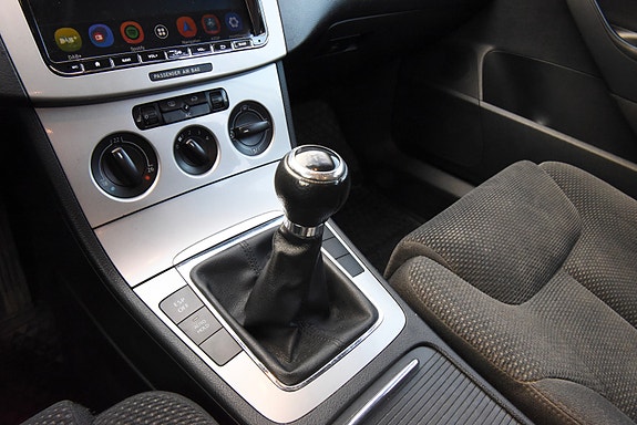 Volkswagen Passat 23 of 30