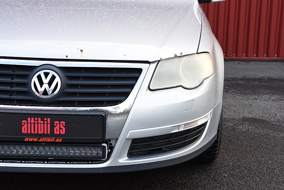 Volkswagen Passat 4 of 30