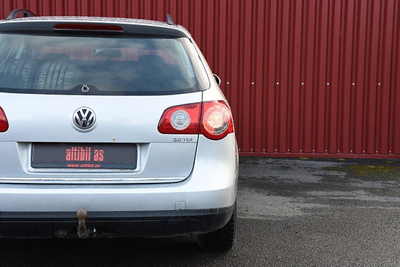 Volkswagen Passat 9 of 30