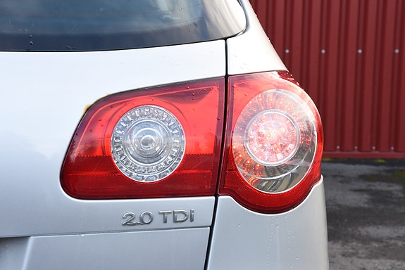 Volkswagen Passat 10 of 30