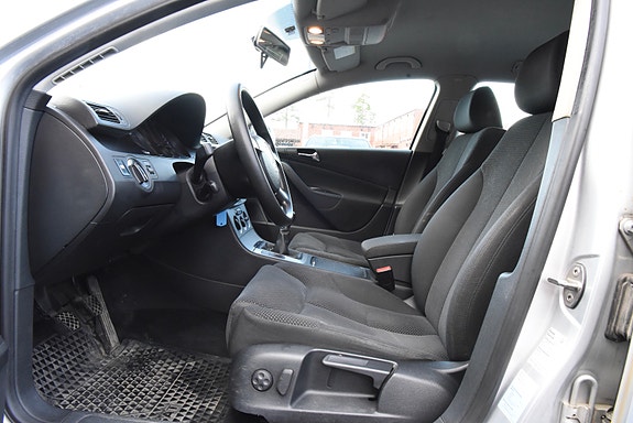 Volkswagen Passat 14 of 30